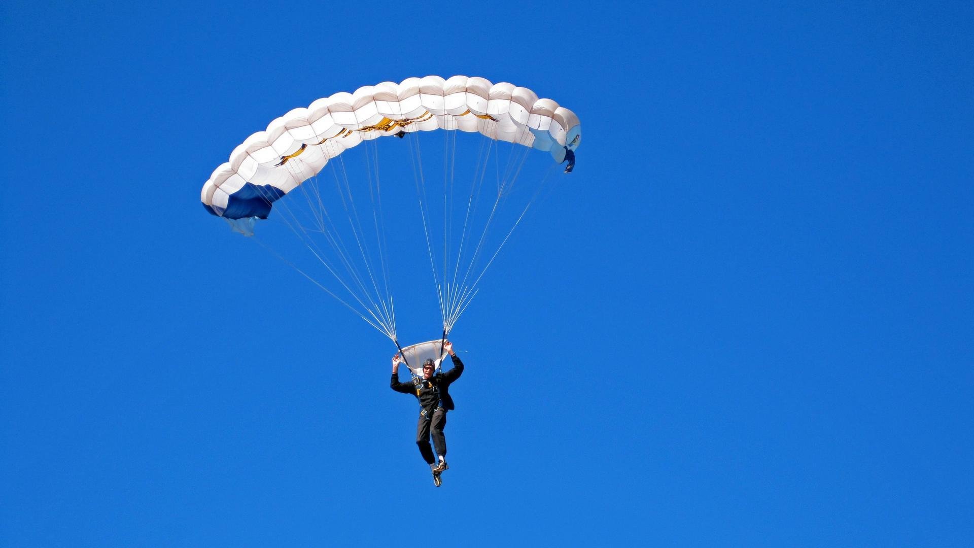 中国滑板城市挑战赛在南京站盛大开幕，选手们挥洒青春展翅飞翔